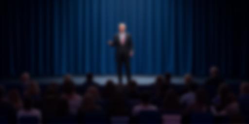 Pessoa falando com confiança em um palco